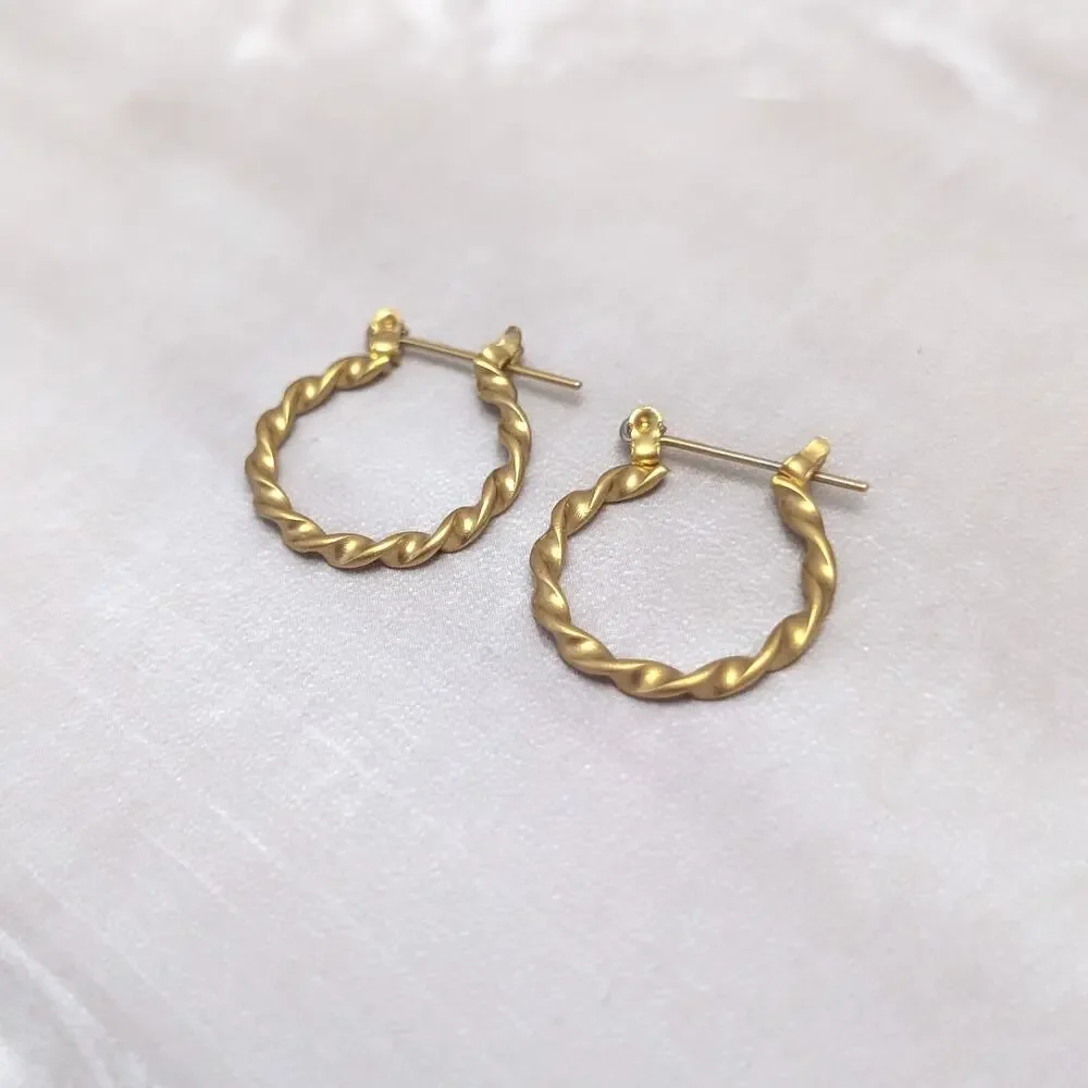 Vintage Earrings for Pierced Ears Woven Antique Gold Tone Hoops 0.75